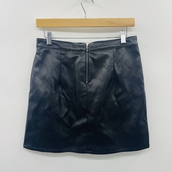 And Now This Womens Size Medium Faux Leather Mini Skirt with Slit in Black 2720 - Picture 4 of 9